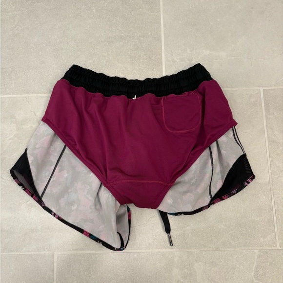 Lululemon Hotty Hot Shorts Mini Midnight Bloom Black Deep Fuschia Black Size 4 - Picture 9 of 11